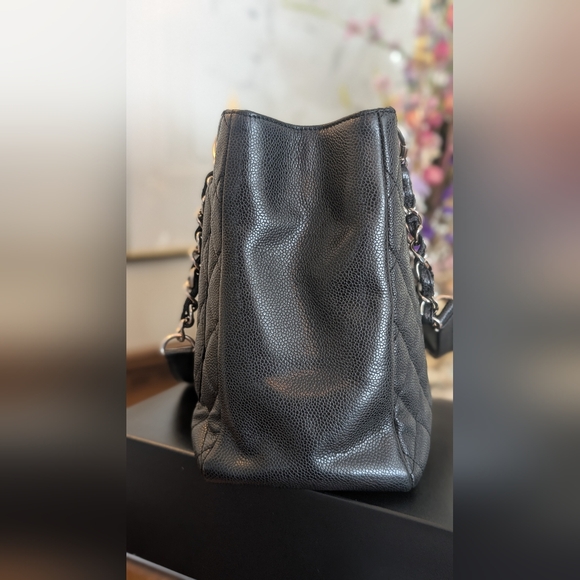 Chanel GRAND shopping caviar tote - Picture 8 of 15